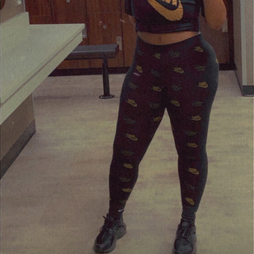 Nike Women’s Plus Gold black logo leggings